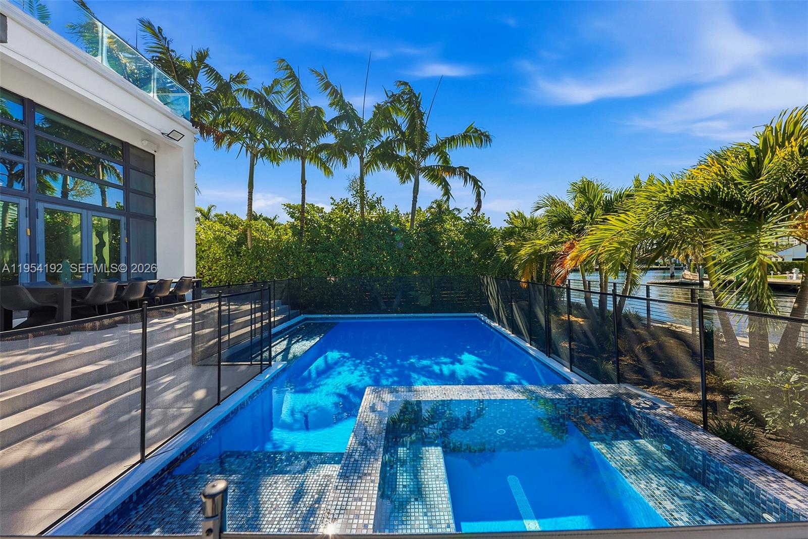 GOLDEN BEACH SEC E - Residential
