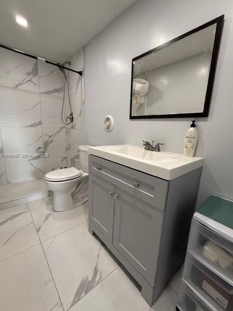 ONE OF THE BEST PRICE 3 BED ROOMS IN CORAL SPRINGS ; TOP FLOOR ; WALK TO SCHOOL AND CLOSE TO SHOPPING , HIGHWAYS AND EVERYTHING ! QUIET  FAMILY AREA