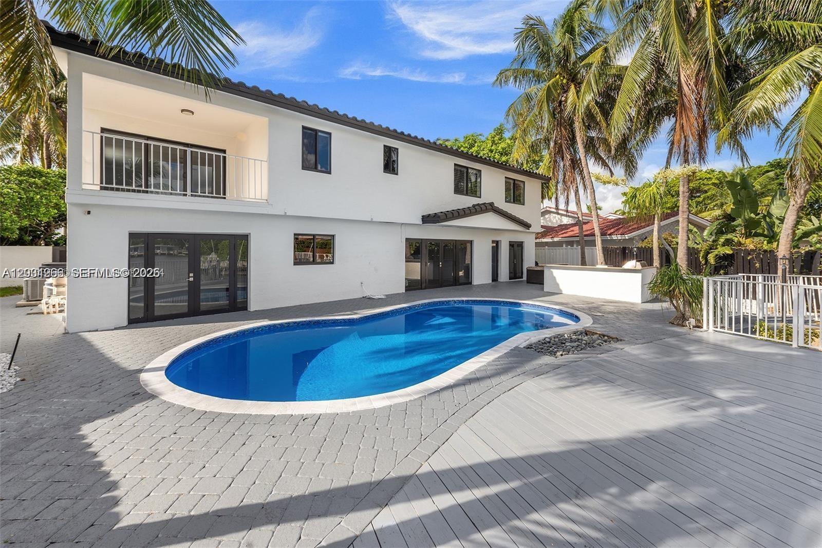 SANTA BARBARA SHORES - Residential
