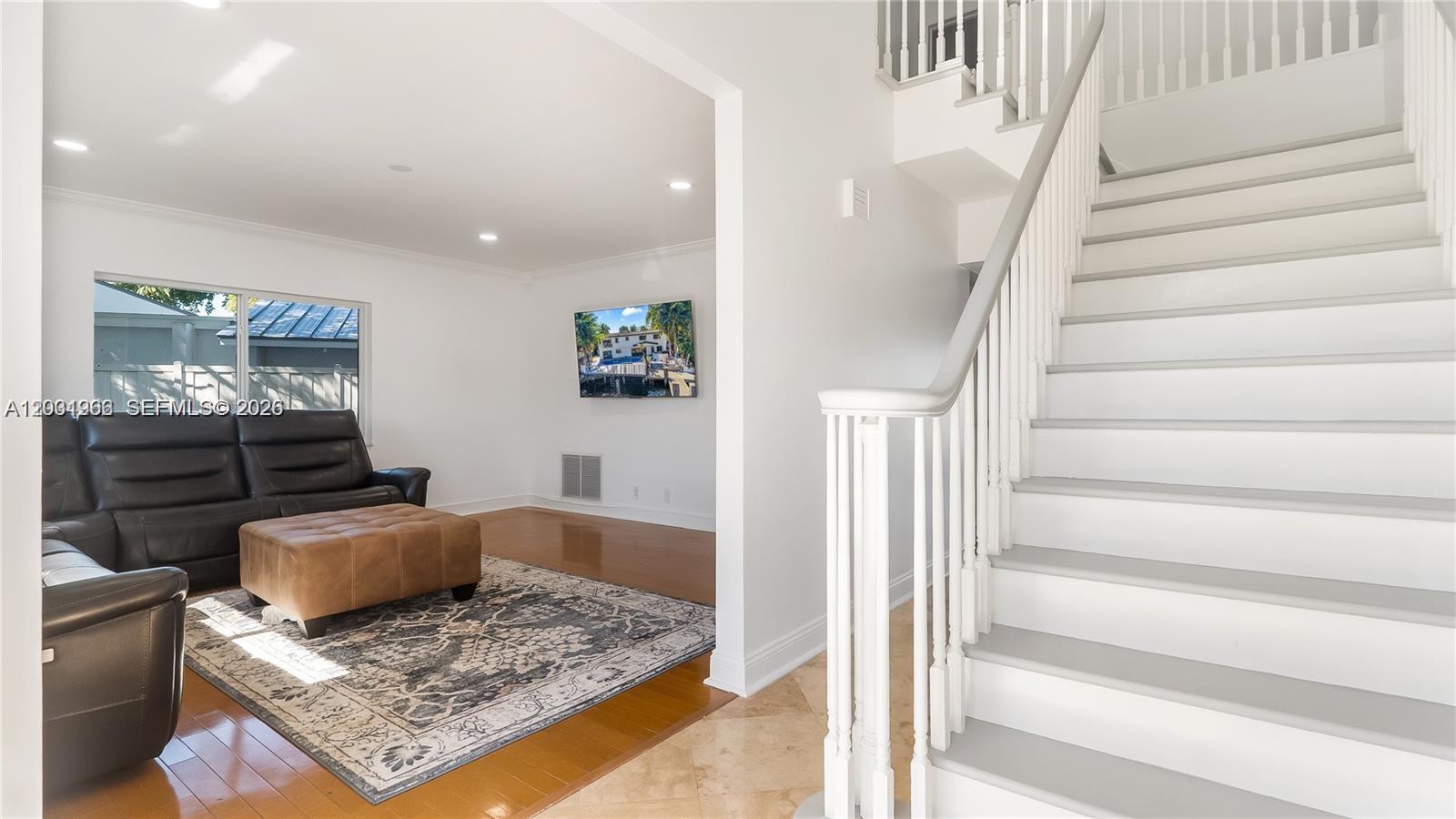 SANTA BARBARA SHORES - Residential