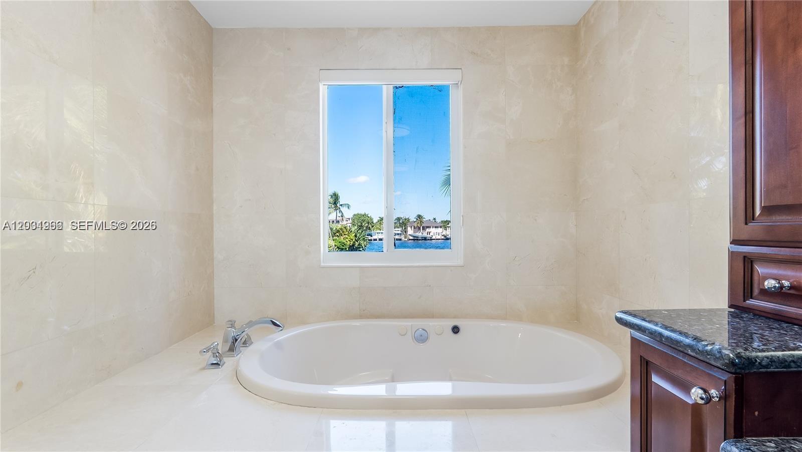 SANTA BARBARA SHORES - Residential