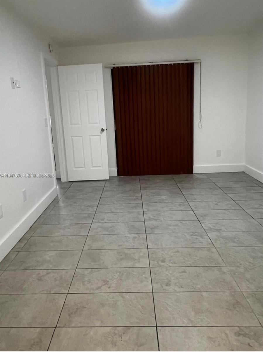 LAKESHORE CONDO #4 - Residential