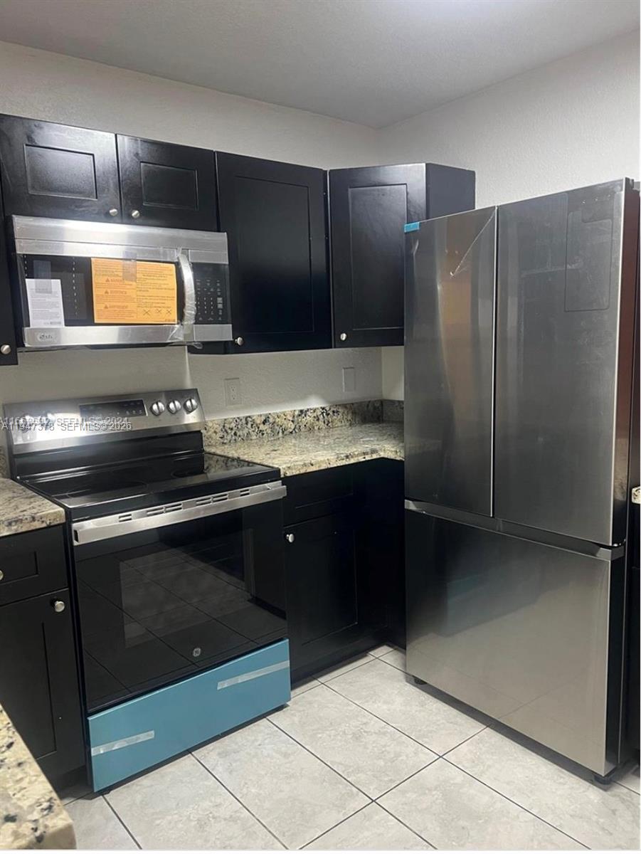 LAKESHORE CONDO #4 - Residential