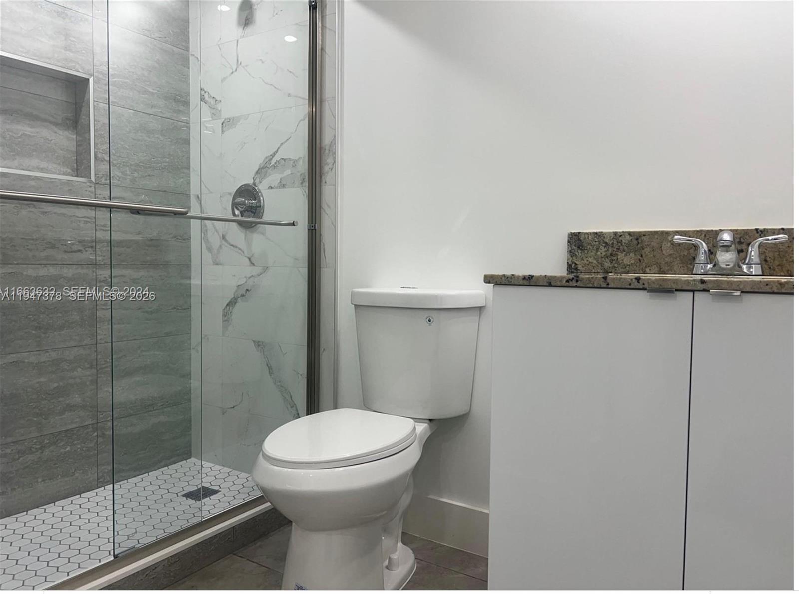 LAKESHORE CONDO #4 - Residential