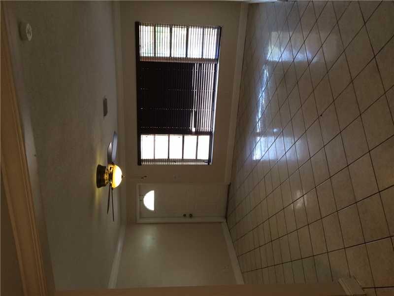 KENDALL GREEN SEC E 52-23 - Residential Lease