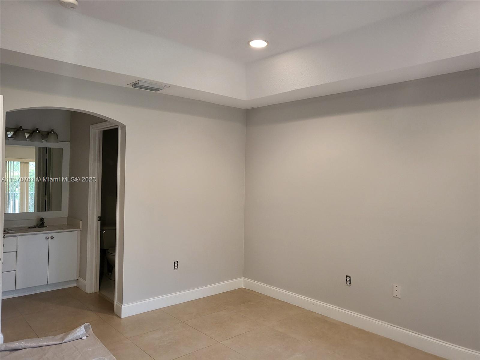 THE COURTS AT BAYSHORE I - Residential Lease