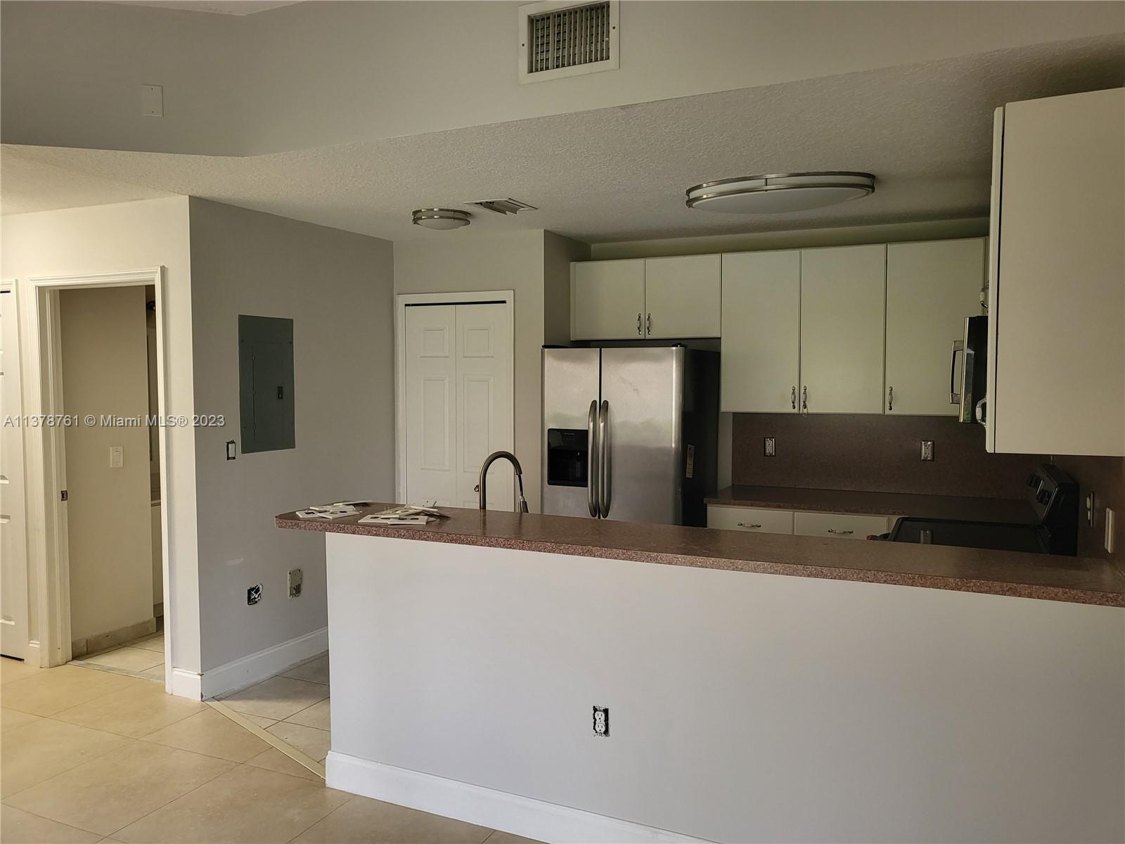 THE COURTS AT BAYSHORE I - Residential Lease