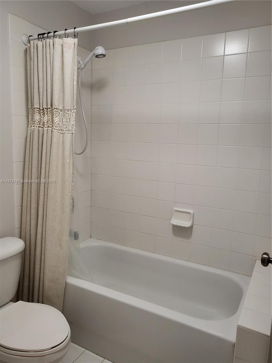 THE COURTS AT BAYSHORE I - Residential Lease