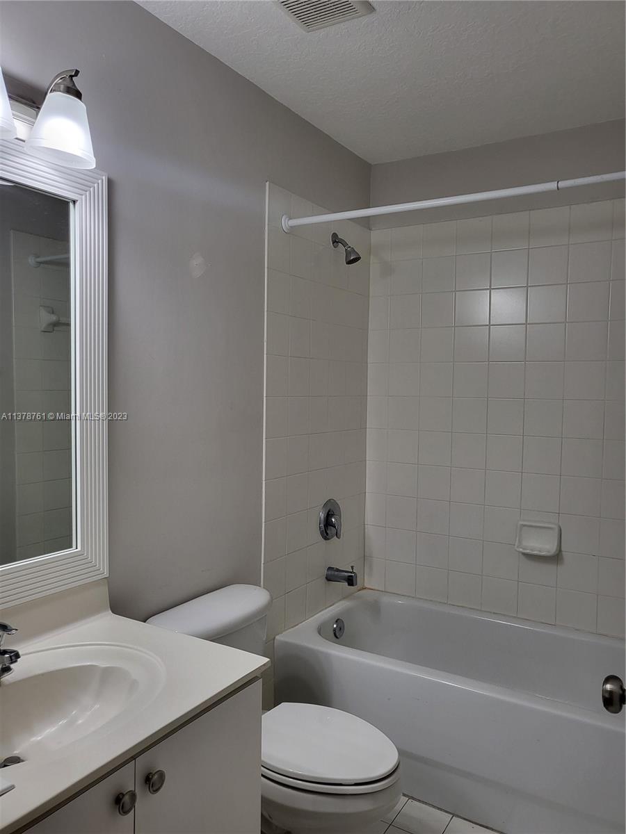 THE COURTS AT BAYSHORE I - Residential Lease