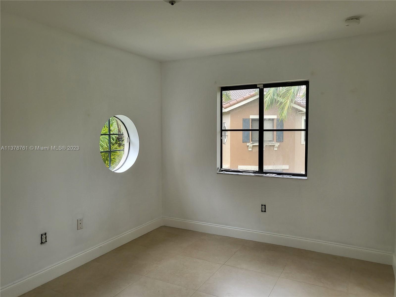 THE COURTS AT BAYSHORE I - Residential Lease