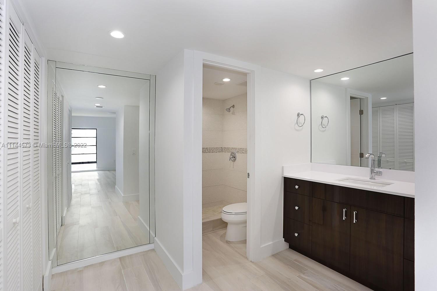 KEY BISC AMBASSADOR CONDO - Residential