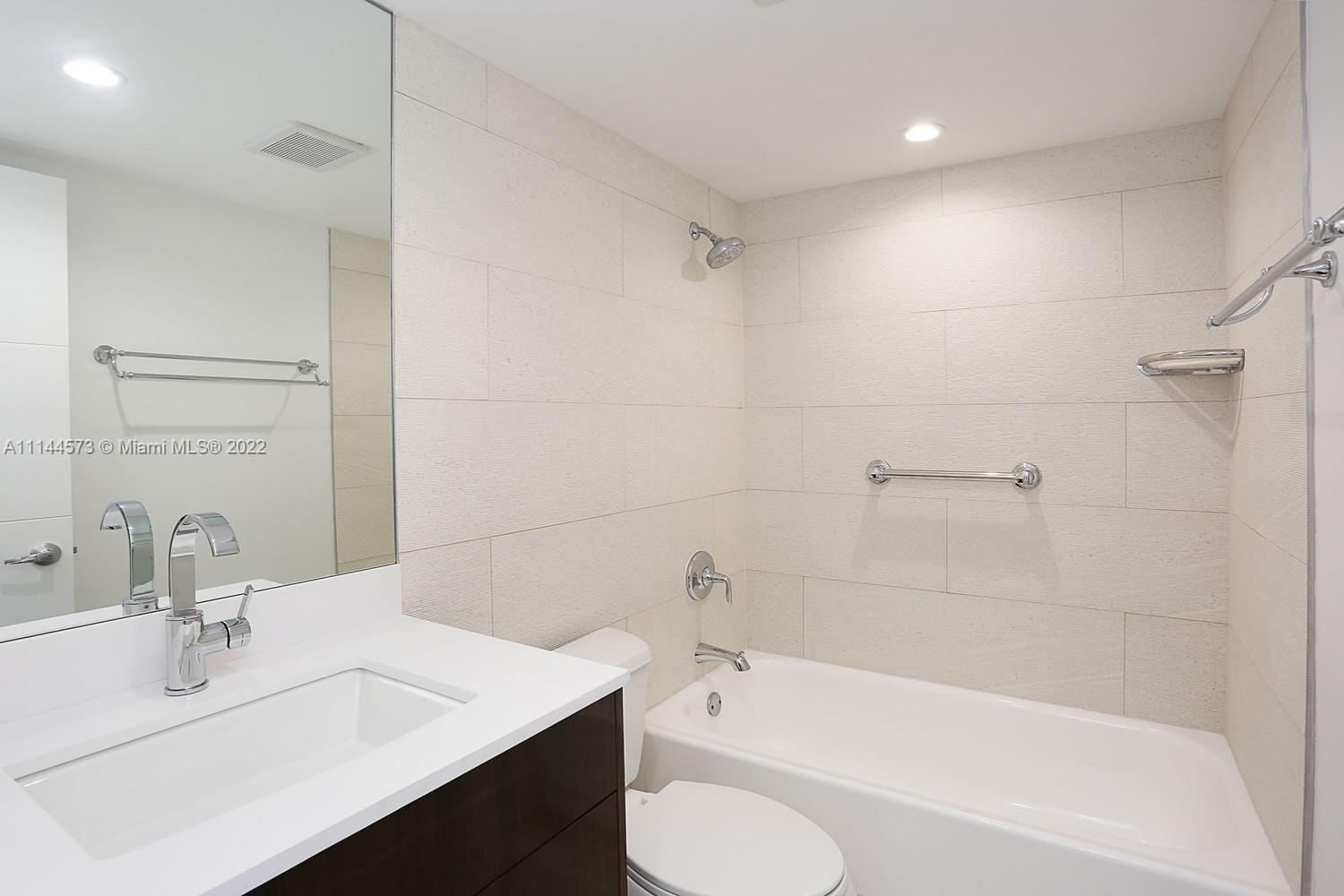 KEY BISC AMBASSADOR CONDO - Residential