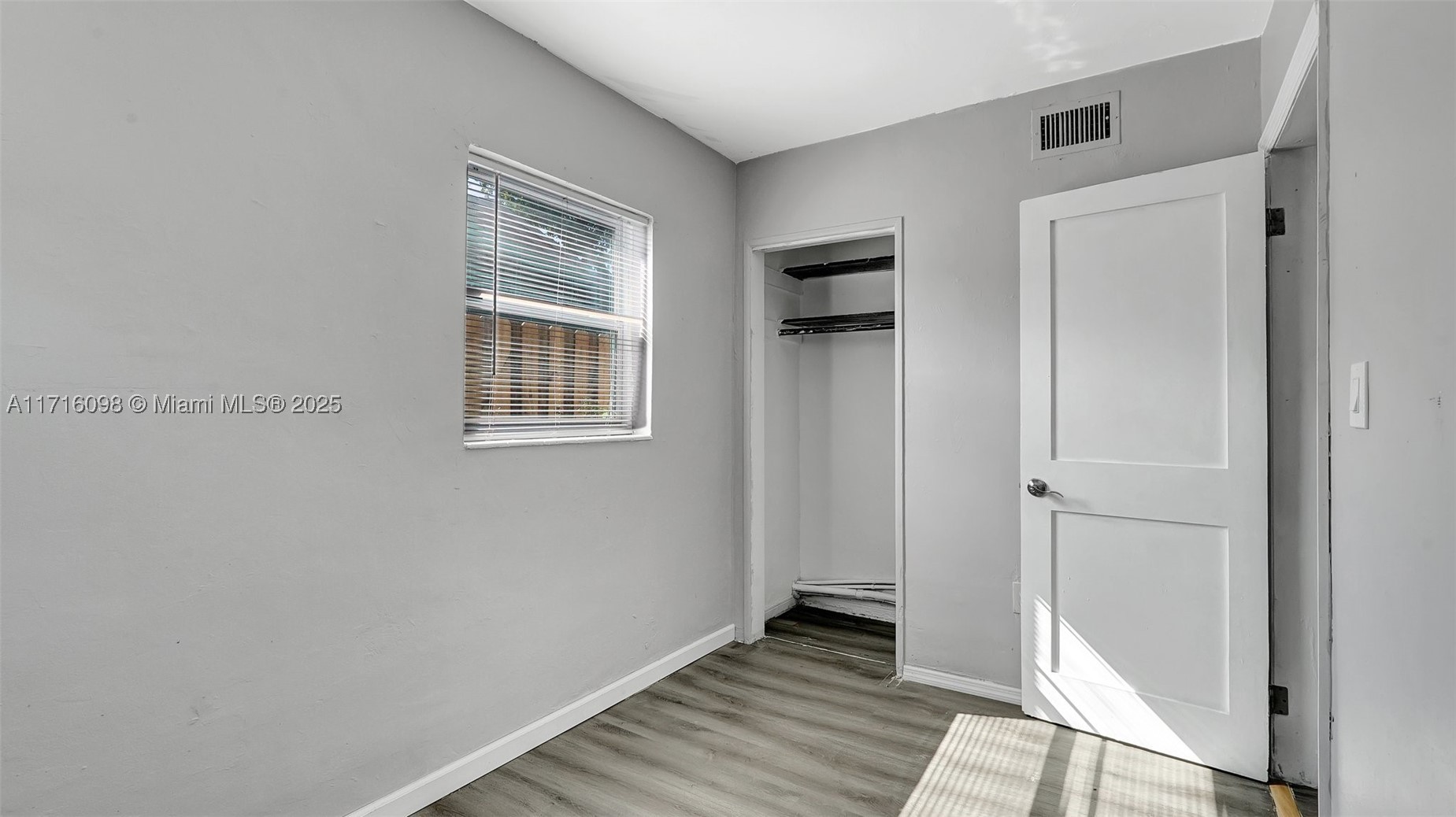 BREEZYWAY MANOR ADD - Residential