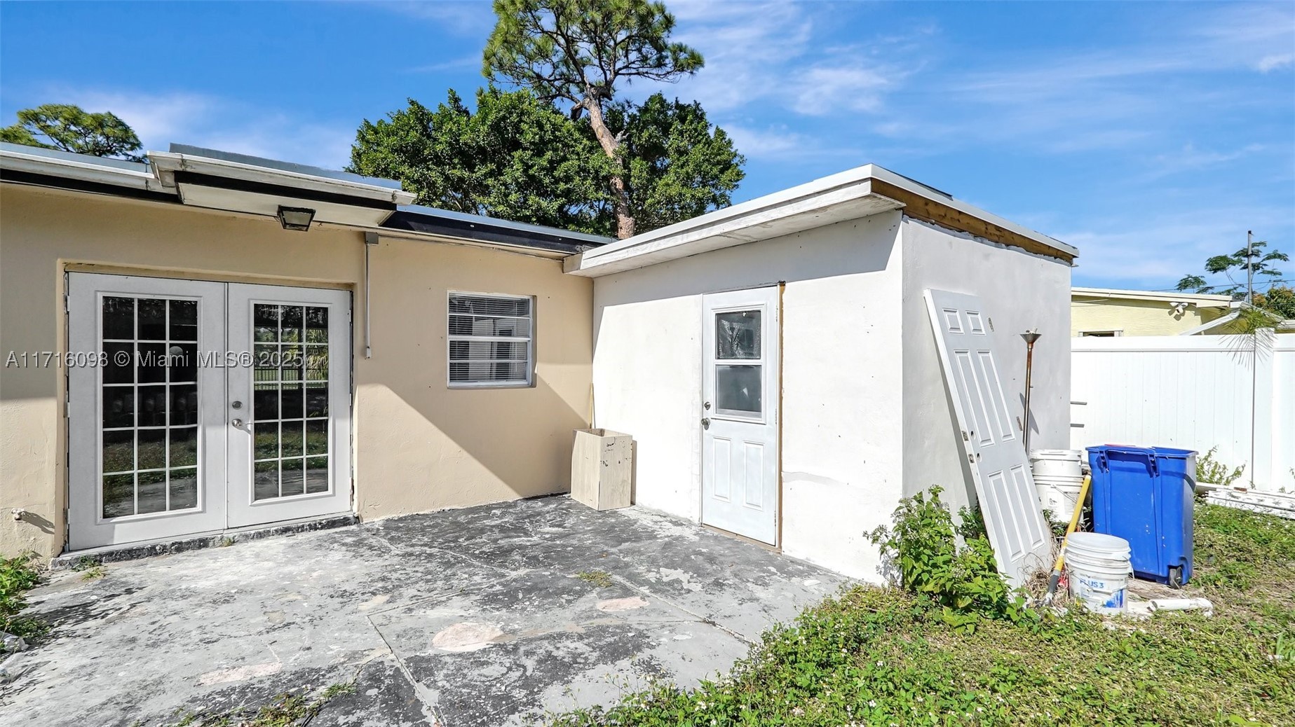 BREEZYWAY MANOR ADD - Residential