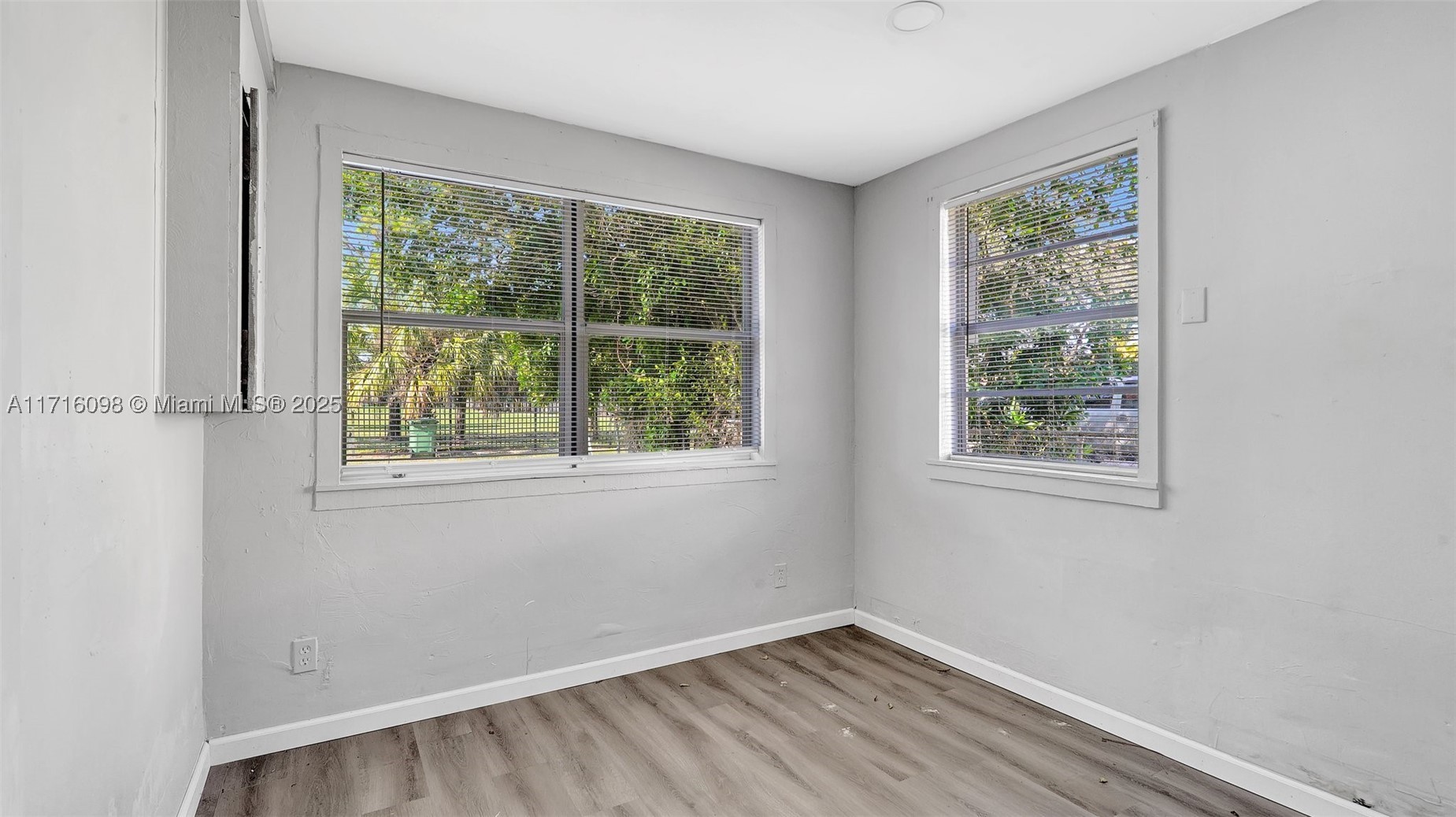 BREEZYWAY MANOR ADD - Residential