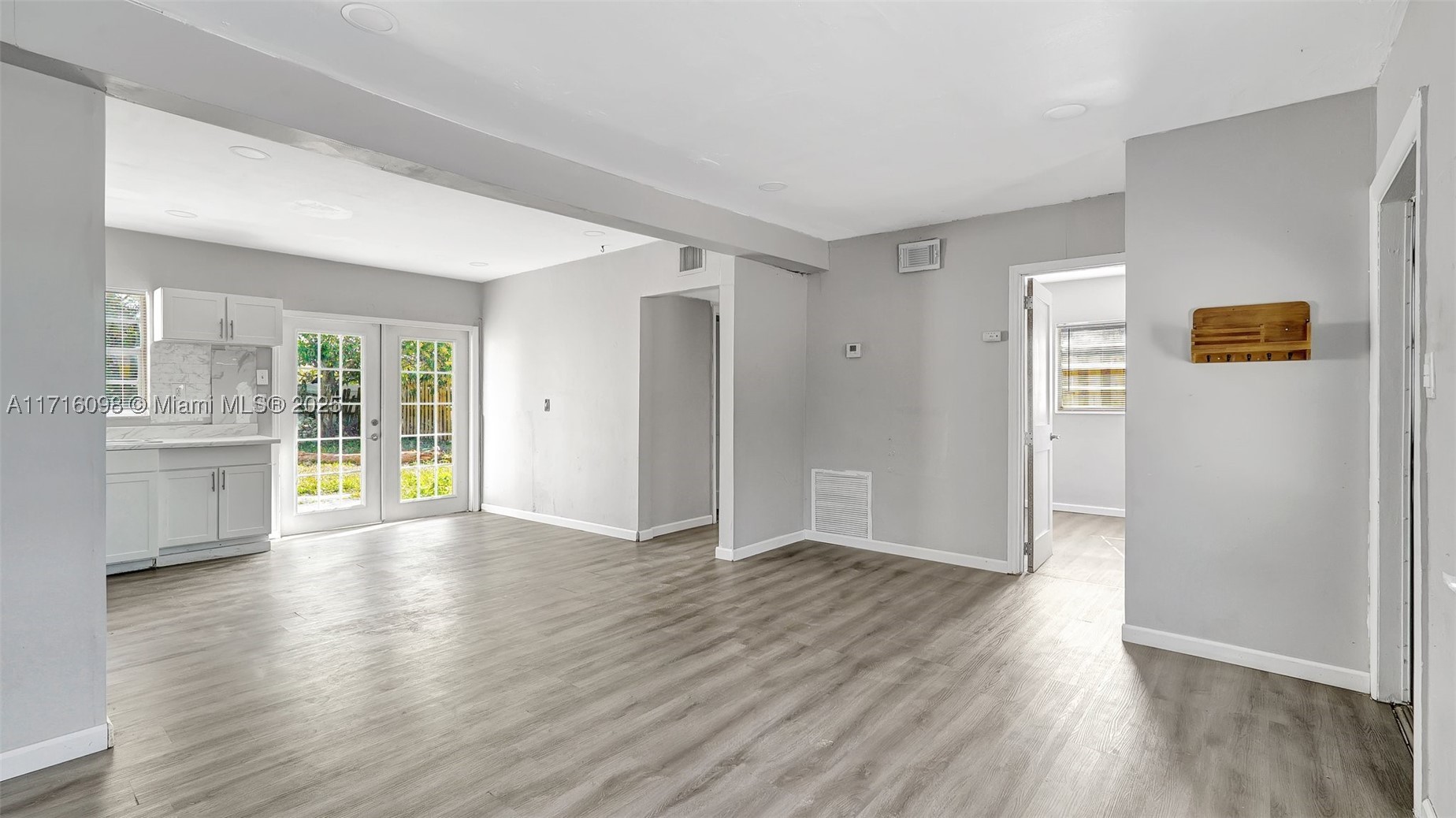 BREEZYWAY MANOR ADD - Residential