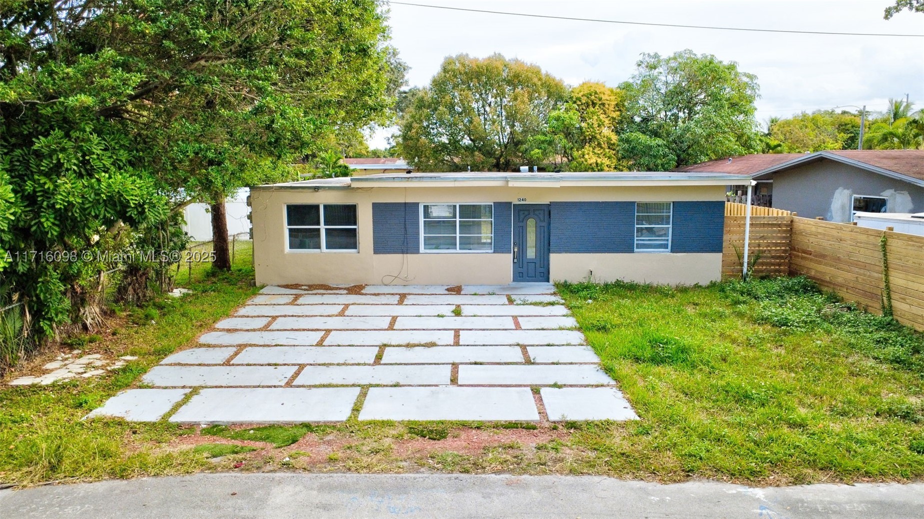 BREEZYWAY MANOR ADD - Residential