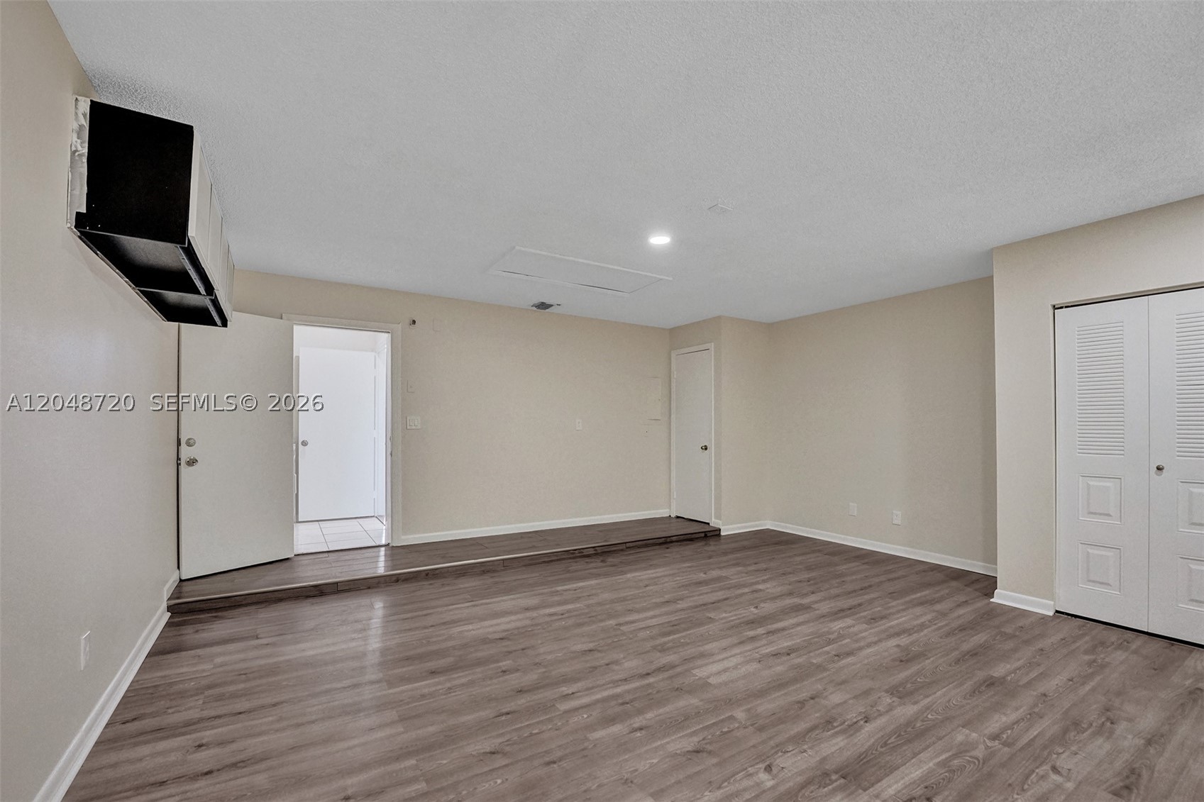 LAWRENCE GROVE 1 - Residential Lease