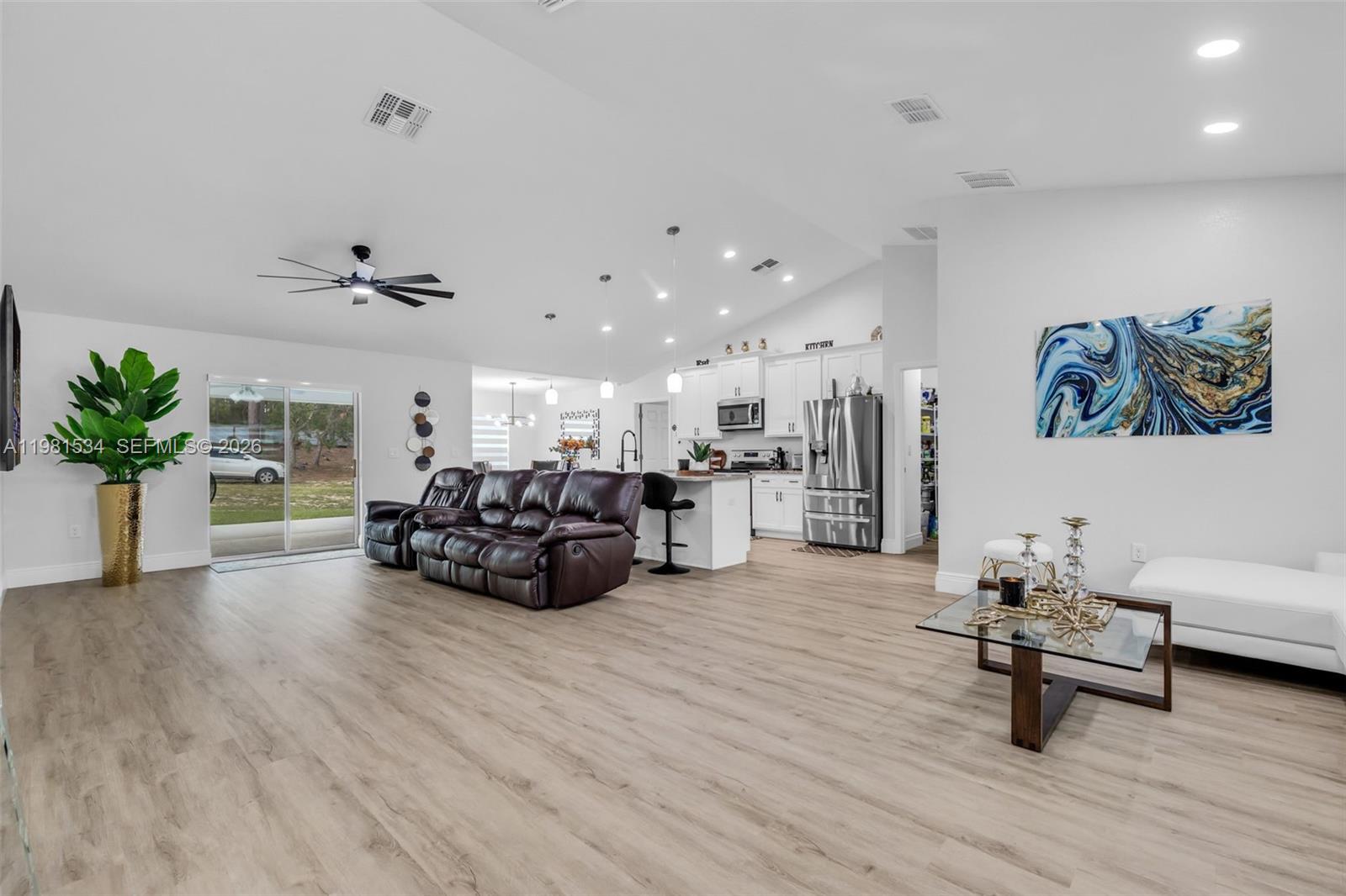ROLLING HILLS UNIT 4 HILLS - Residential