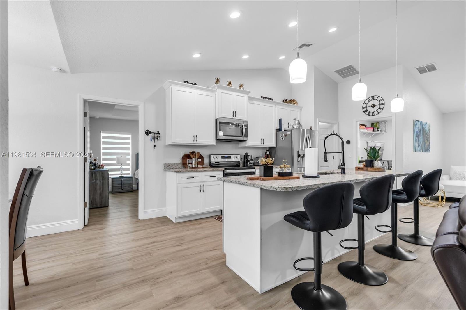 ROLLING HILLS UNIT 4 HILLS - Residential