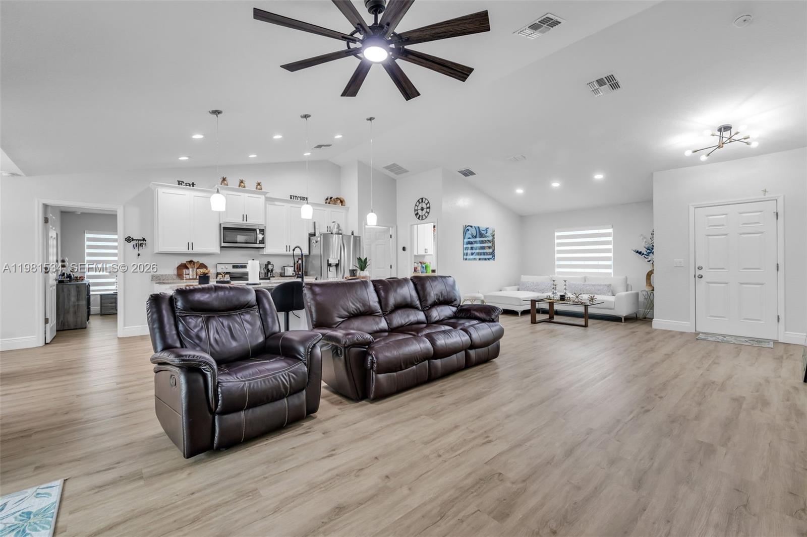 ROLLING HILLS UNIT 4 HILLS - Residential