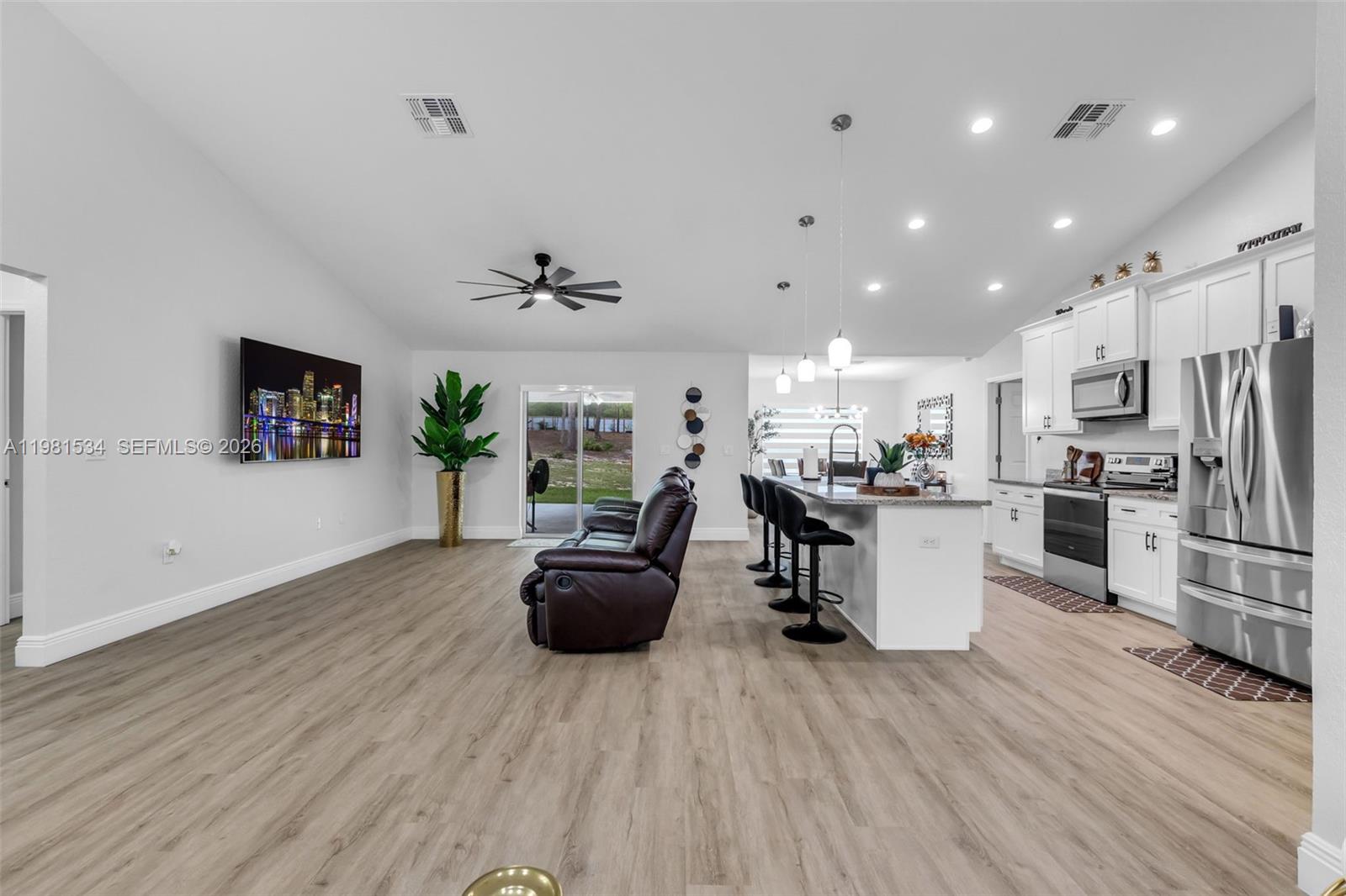 ROLLING HILLS UNIT 4 HILLS - Residential