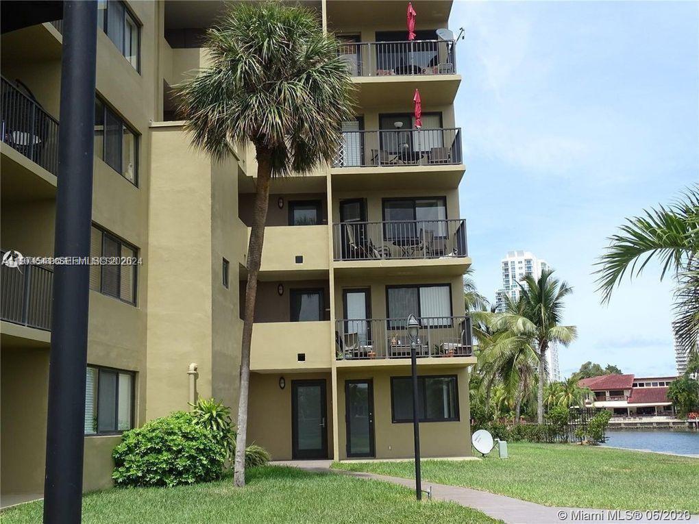 YACHT CLUB CONDO (THE) - Residential