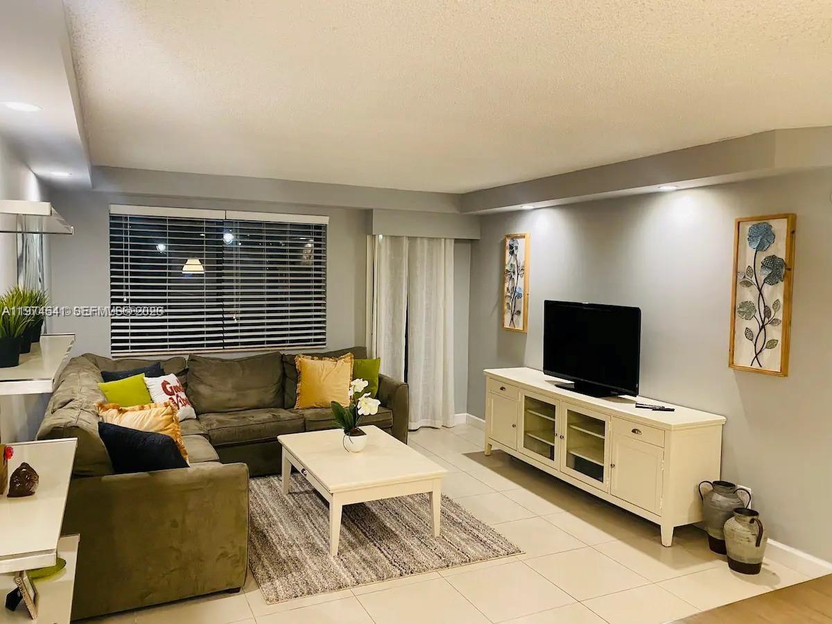 YACHT CLUB CONDO (THE) - Residential