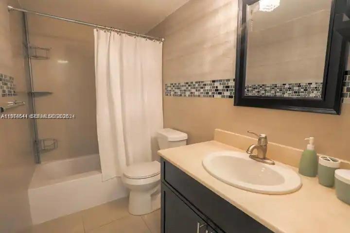 YACHT CLUB CONDO (THE) - Residential