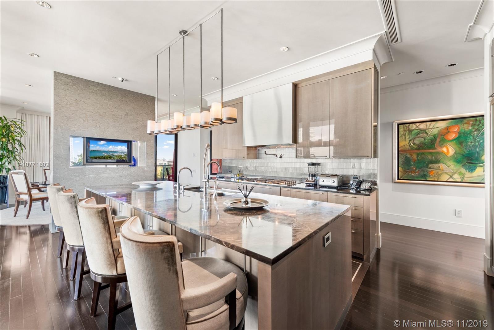 APOGEE CONDO - Residential