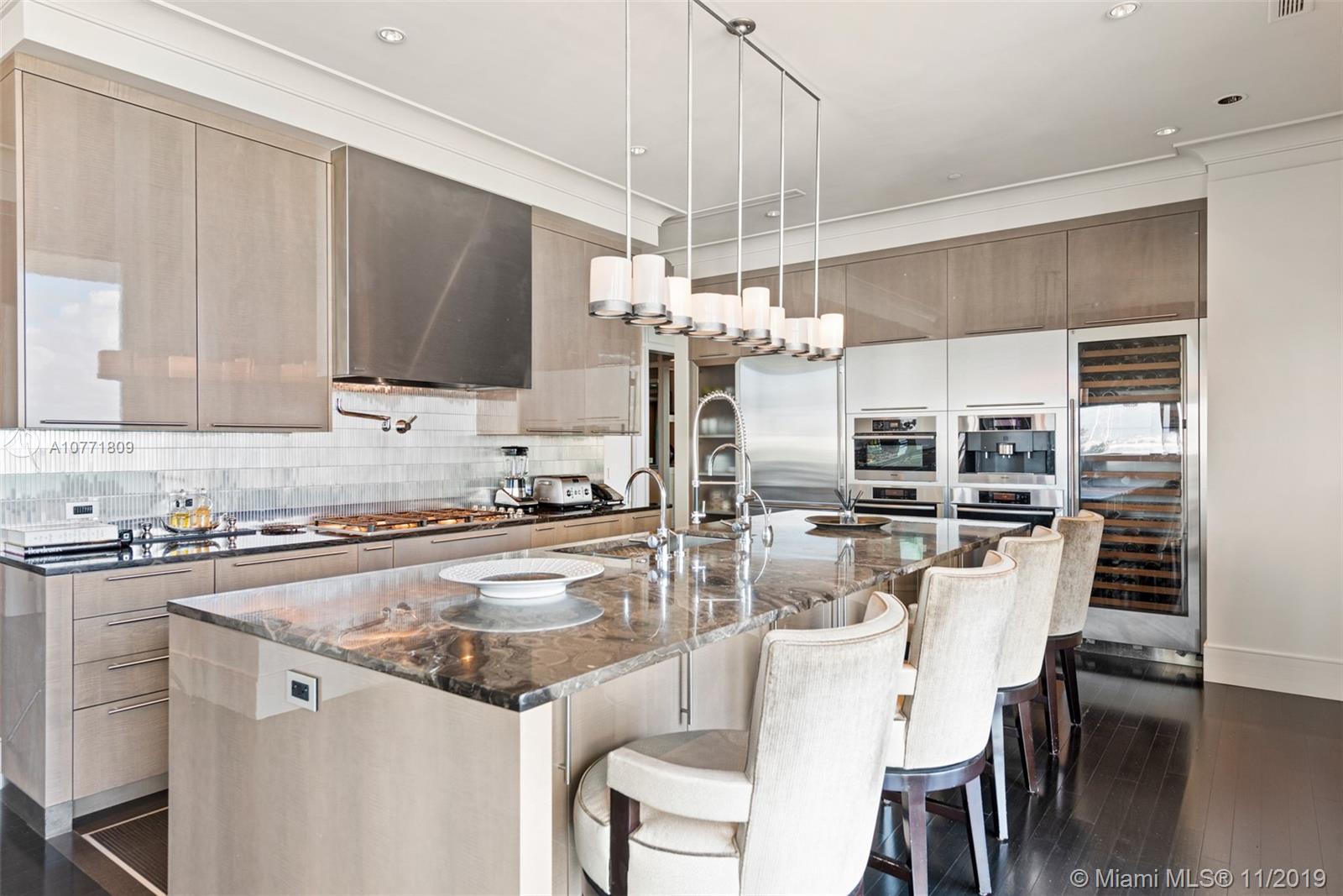 APOGEE CONDO - Residential