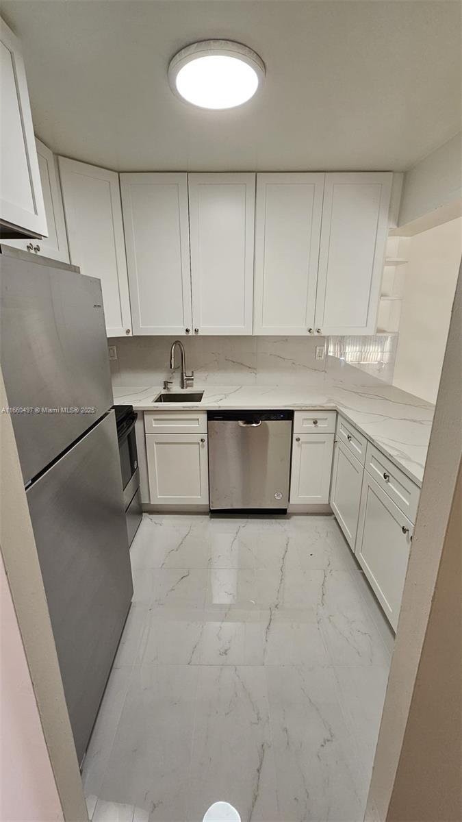 HAMPTON COURT CONDO - Residential Lease