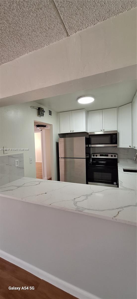 HAMPTON COURT CONDO - Residential Lease