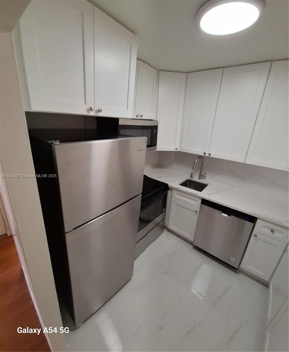 HAMPTON COURT CONDO - Residential Lease