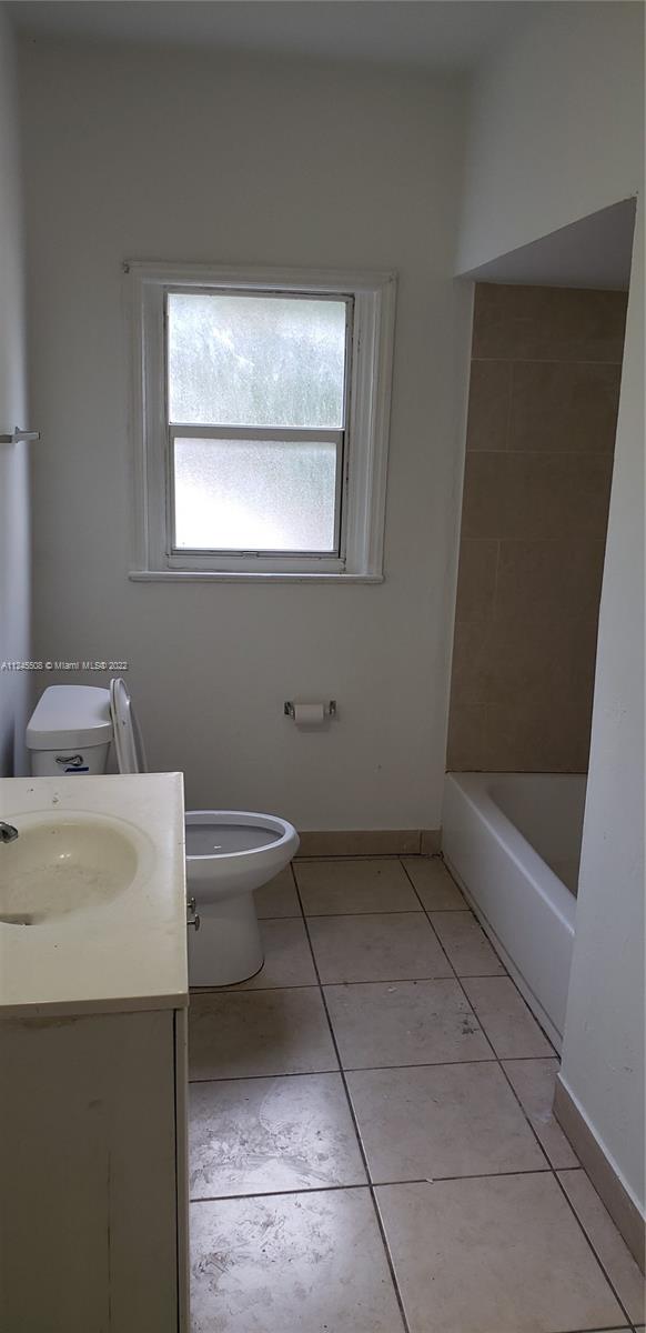 PINEWOOD PARK PL AMD 2ND - Residential Lease