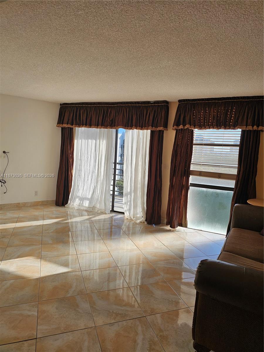 BISCAYA IV CONDO - Residential