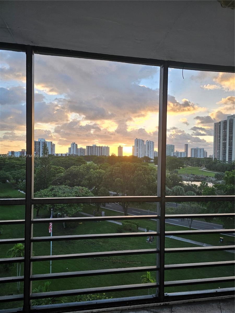 BISCAYA IV CONDO - Residential