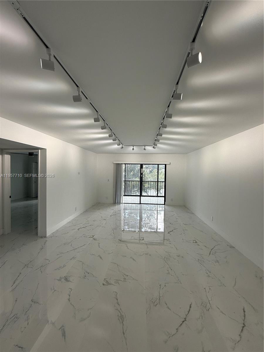 HUNTINGTON LAKES SEC FIVE - Residential