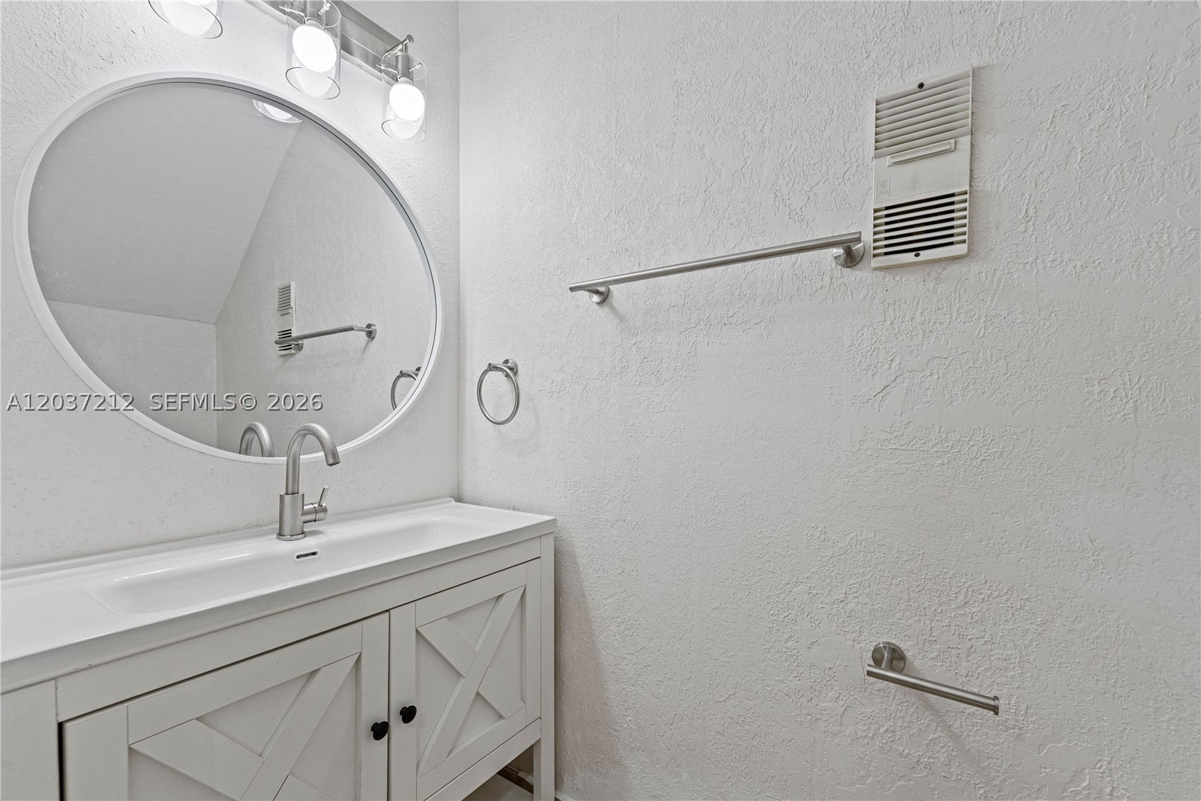 ANCHOR CONDOMINIUM - Residential