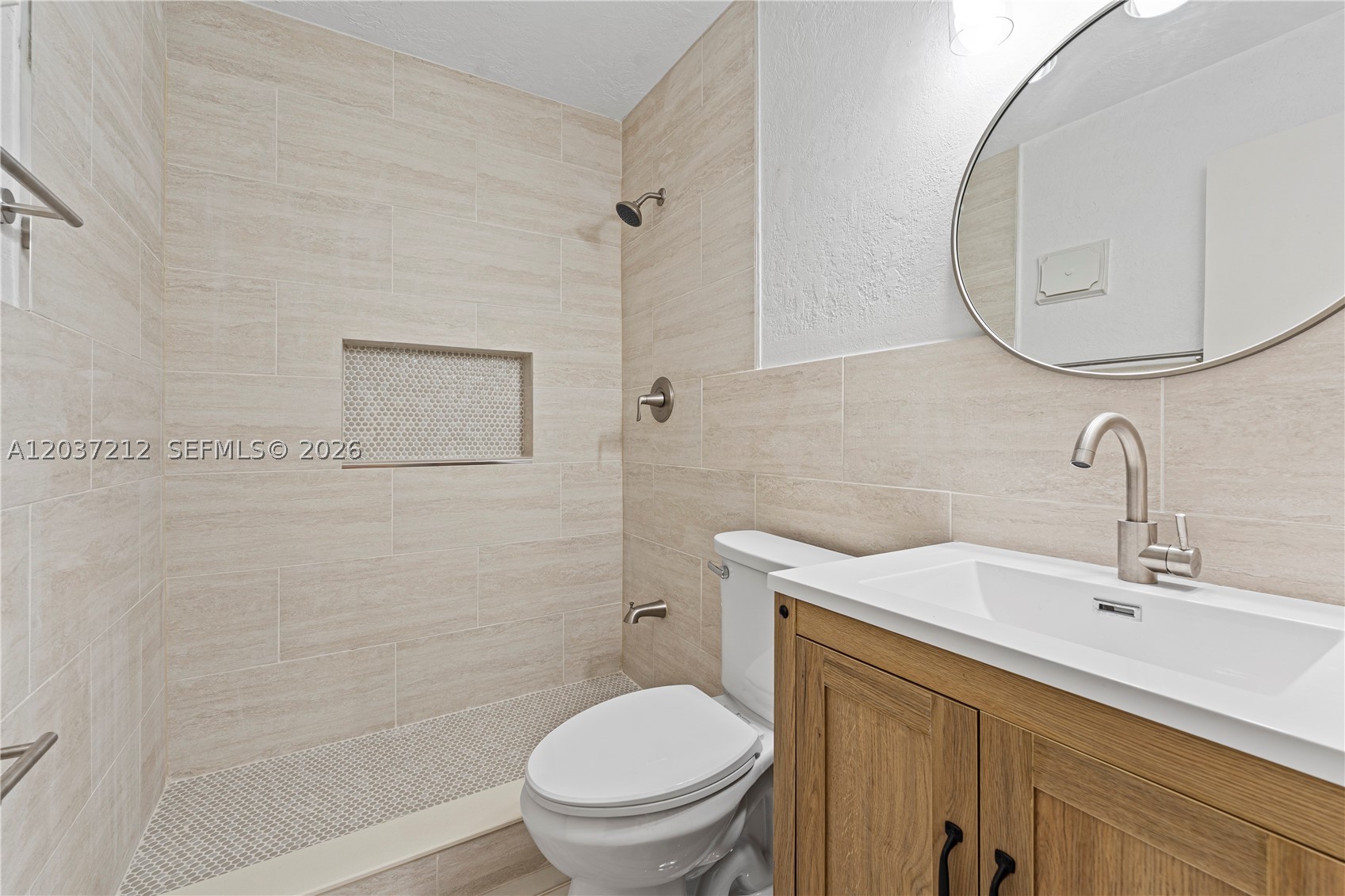 ANCHOR CONDOMINIUM - Residential
