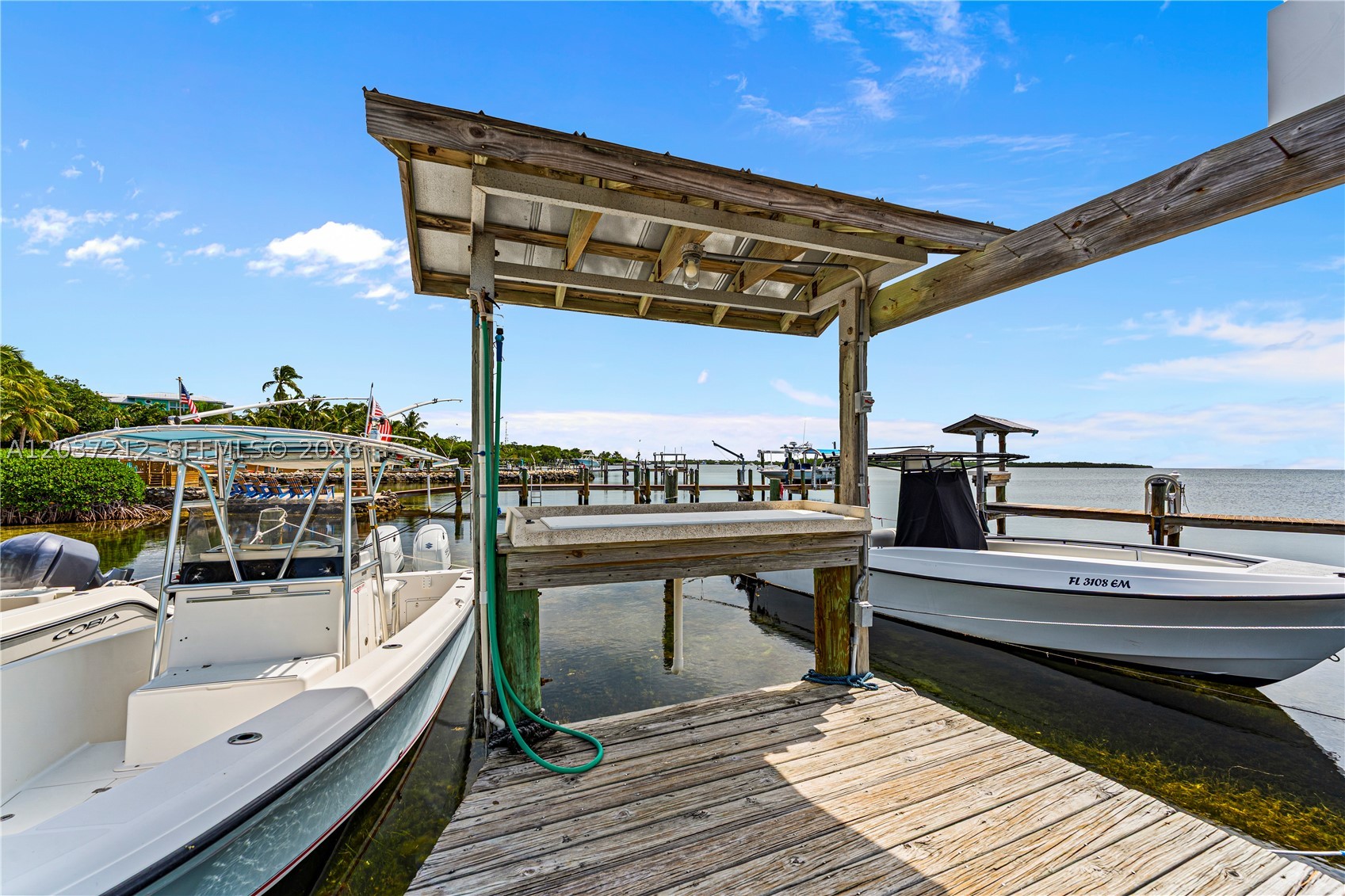 ANCHOR CONDOMINIUM - Residential