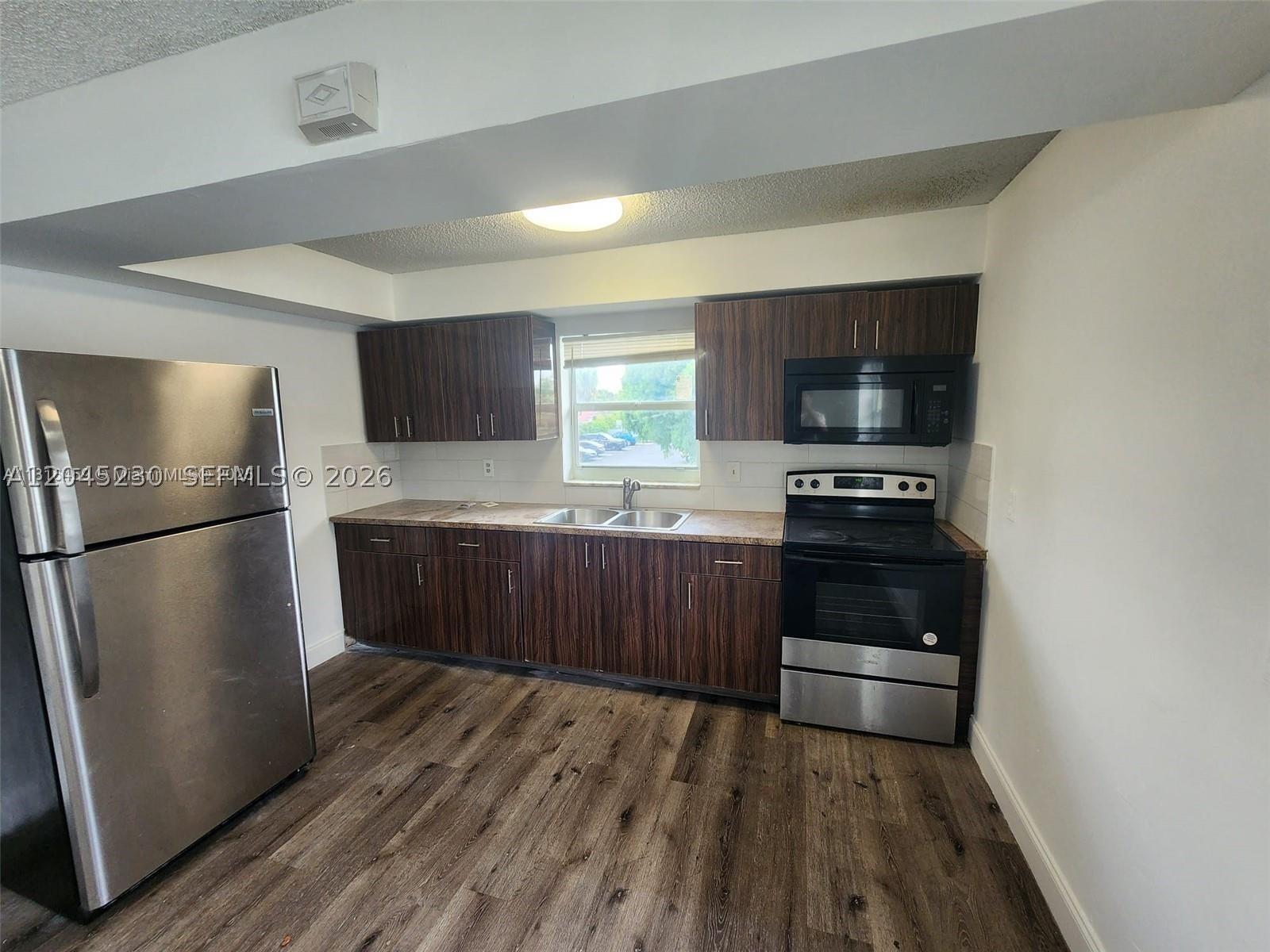 THE DELLS - Residential Lease