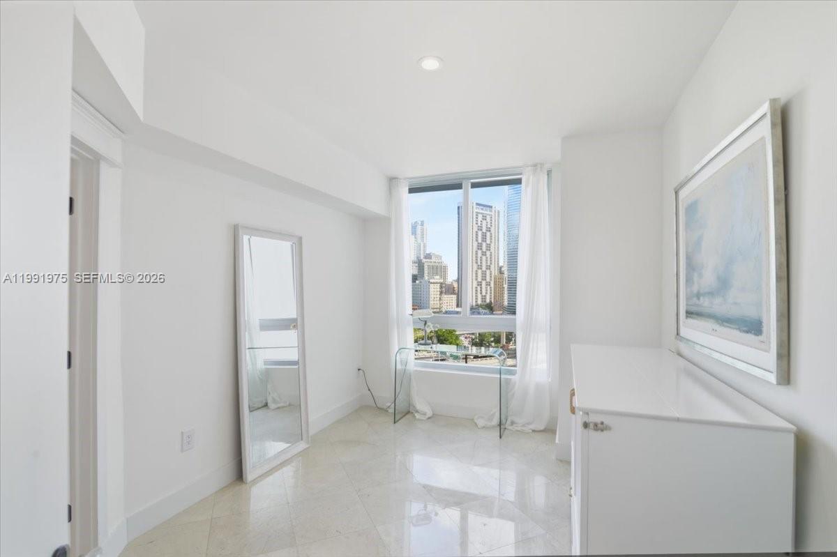 WIND CONDO - Residential