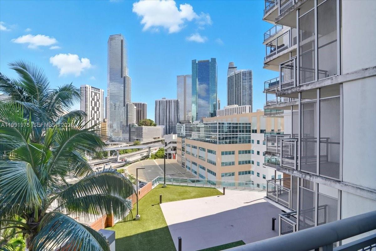 WIND CONDO - Residential