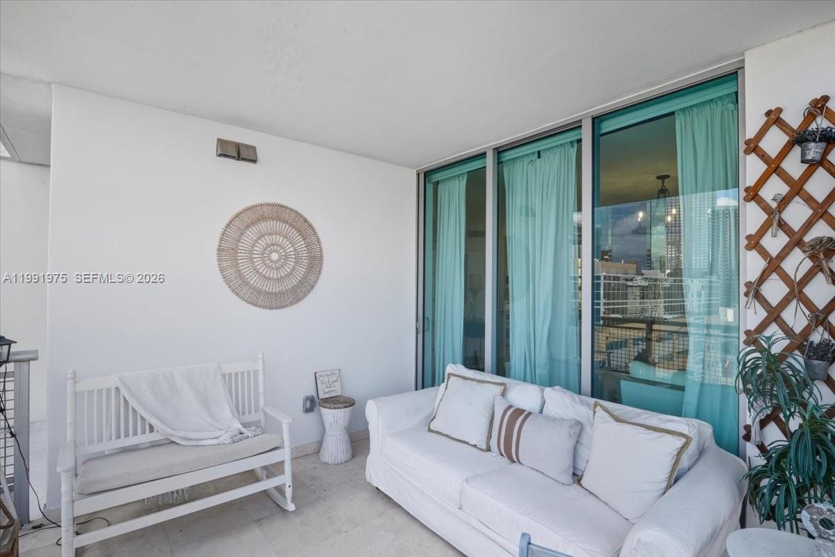 WIND CONDO - Residential