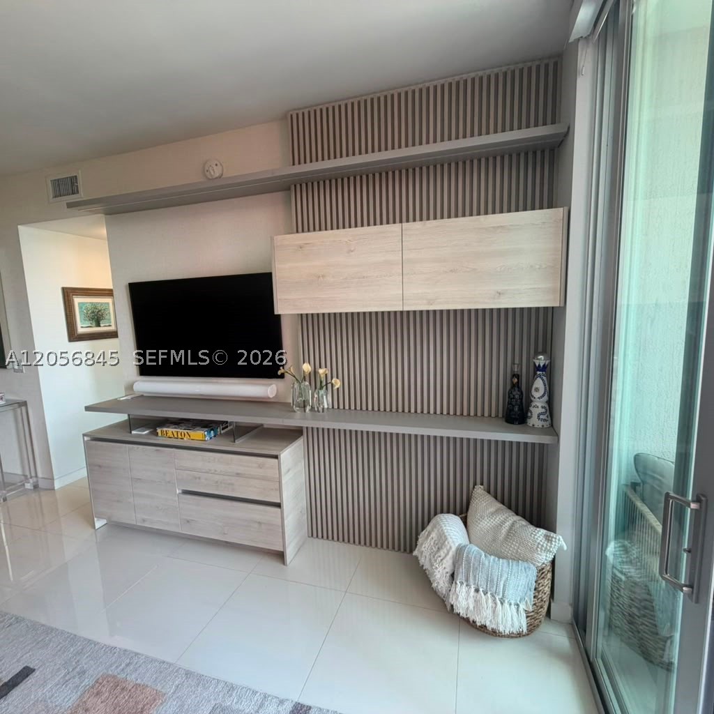 MIDTOWN AT DORAL - Residential Lease