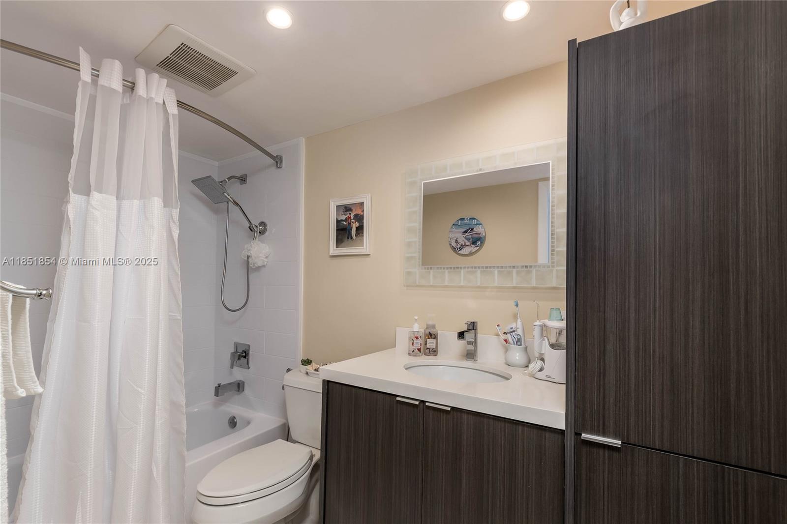 PARADISE VILLAS CONDO - Residential