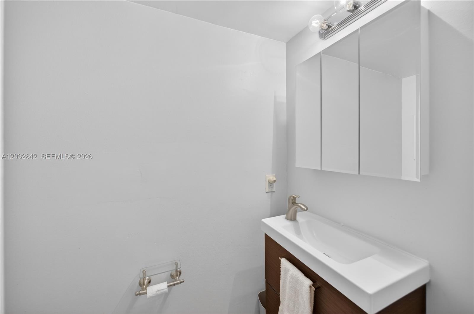 HIDDEN LAKE AT KENDALL - Residential