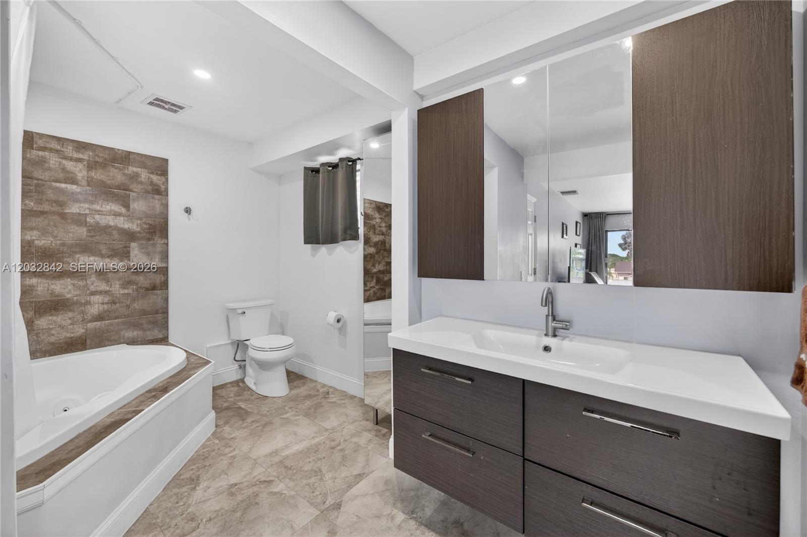 HIDDEN LAKE AT KENDALL - Residential