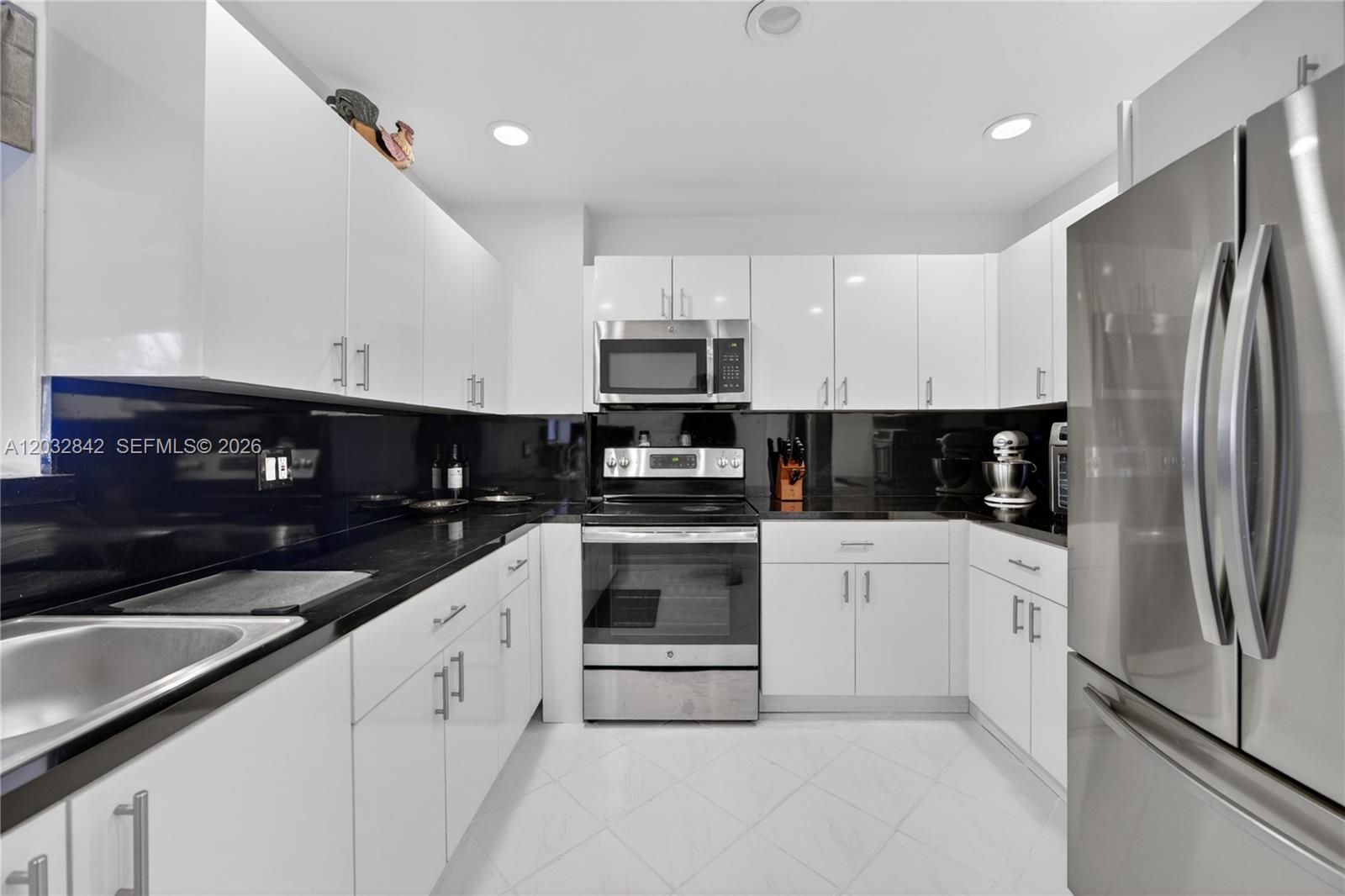 HIDDEN LAKE AT KENDALL - Residential